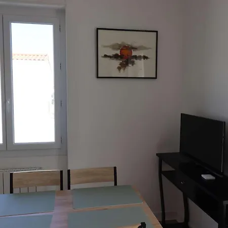 Apartment 2 Pers A Royan, 34m2, Pres De La Plage Et Centre-ville, Parking Inclus - Fr-1-494-187