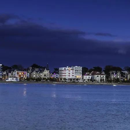 2 Pers A Royan, 34m2, Pres De La Plage Et Centre-ville, Parking Inclus - Fr-1-494-187 Apartment *