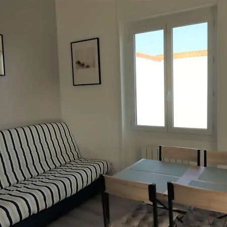 2 Pers A Royan, 34m2, Pres De La Plage Et Centre-ville, Parking Inclus - Fr-1-494-187 Royan