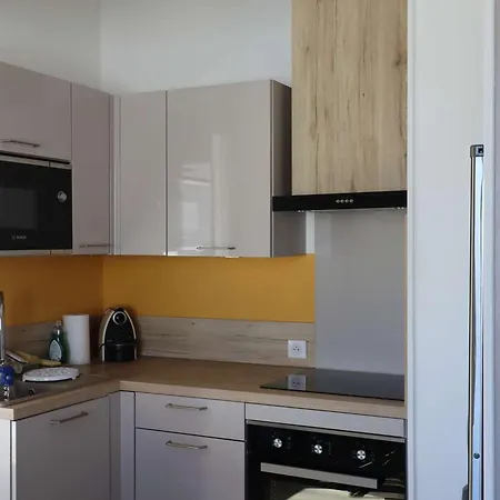 2 Pers A Royan, 34m2, Pres De La Plage Et Centre-ville, Parking Inclus - Fr-1-494-187 Apartment